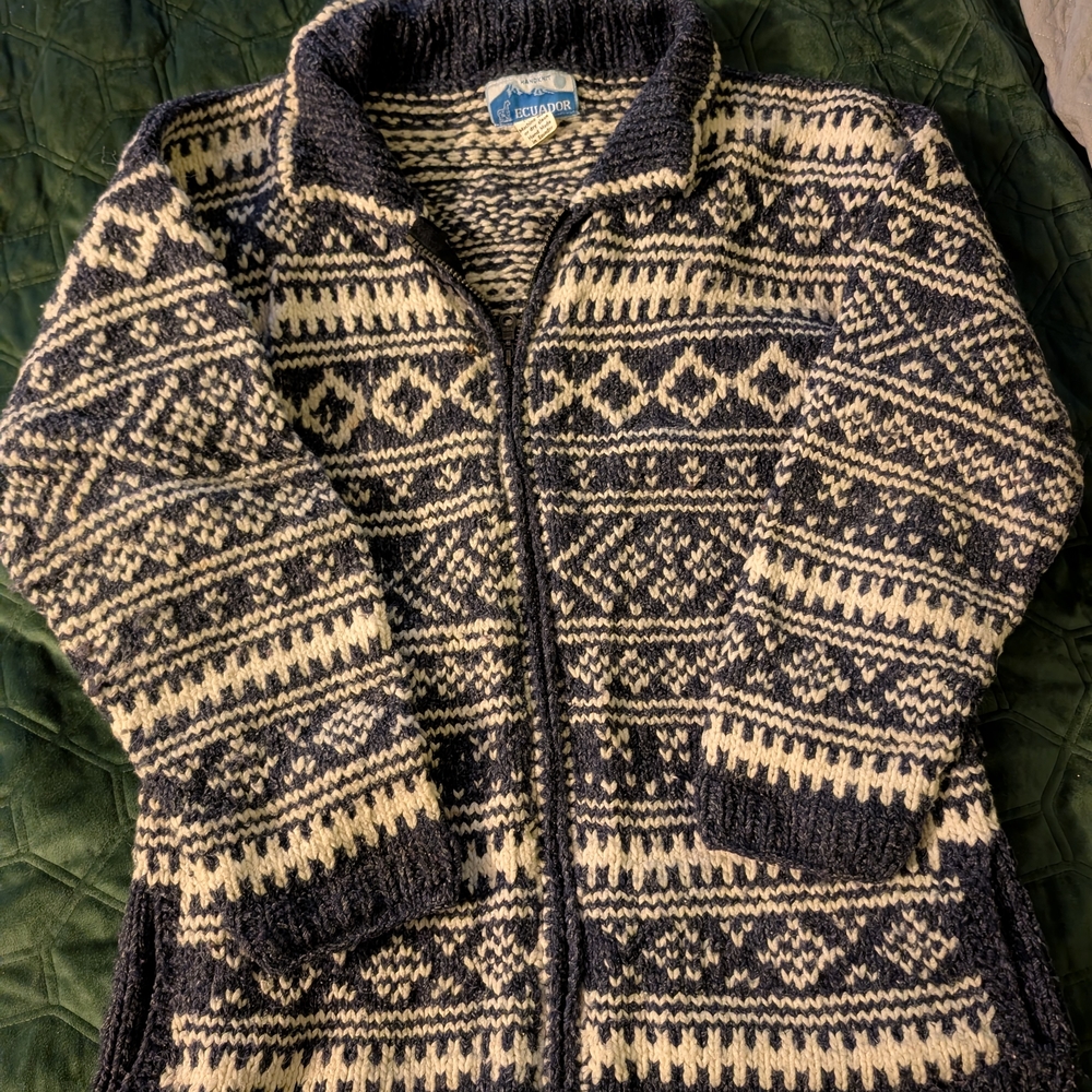 100% Wool Cardigan Women's Patterned Sweater With Side Pockets